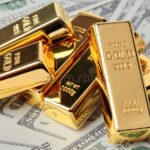 billetes-y-lingotes-de-oro-en-banco