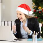 Cómo Calcular el Aguinaldo de Diciembre Según las Leyes Argentinas empleado-feliz-recibiendo-su-aguinaldo-diciembre