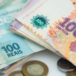 monedas-reales-brasilenas-y-pesos-argentinos-juntas