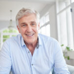 persona-mayor-feliz-disfrutando-su-jubilacion