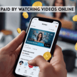 persona-viendo-video-con-dinero-digital