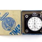 A partir de Cuántos Meses Corresponde Cobrar el Aguinaldo en Argentina reloj-cronometro-con-calendario-y-billetes-argentinos